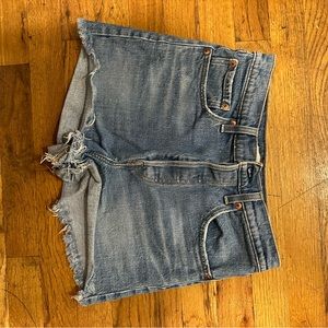 Levi’s rib cage shorts size 28